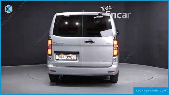 HYUNDAI STAREX VAN 5-SEATER