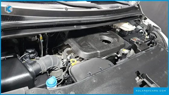 HYUNDAI STAREX VAN 5-SEATER