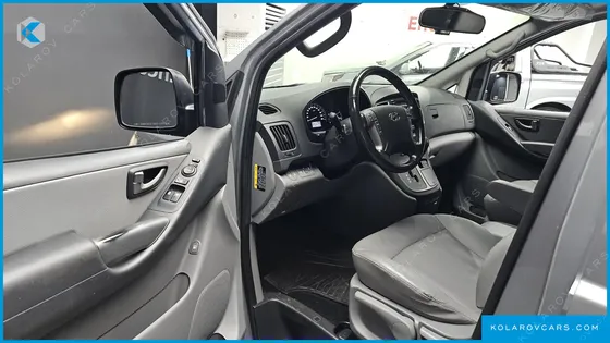 HYUNDAI STAREX VAN 5-SEATER