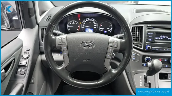 HYUNDAI STAREX VAN 5-SEATER