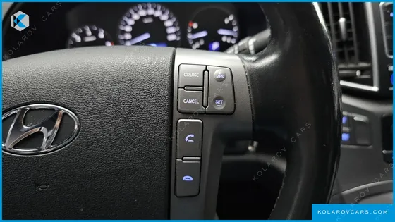 HYUNDAI STAREX VAN 5-SEATER
