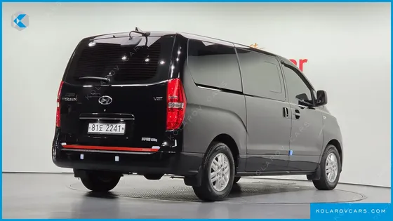 HYUNDAI STAREX VAN 5-SEATER
