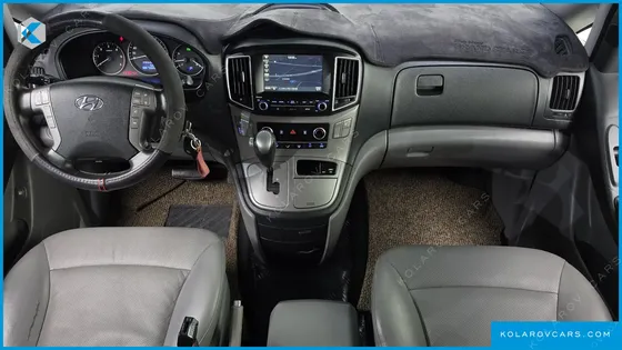 HYUNDAI STAREX VAN 5-SEATER
