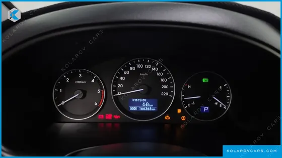 HYUNDAI STAREX VAN 5-SEATER