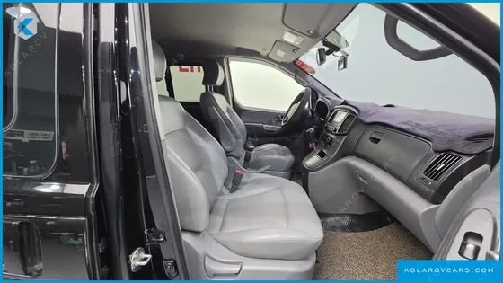 HYUNDAI STAREX VAN 5-SEATER