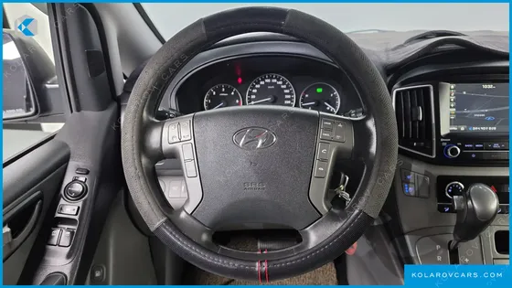 HYUNDAI STAREX VAN 5-SEATER