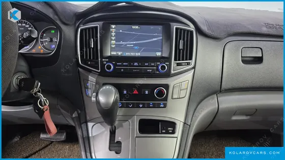 HYUNDAI STAREX VAN 5-SEATER