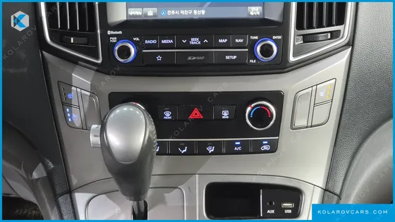 HYUNDAI STAREX VAN 5-SEATER