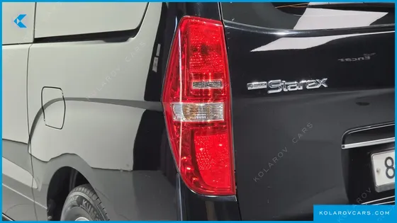 HYUNDAI STAREX VAN 5-SEATER