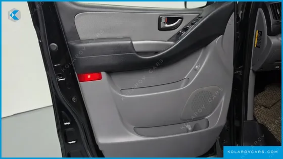 HYUNDAI STAREX VAN 5-SEATER