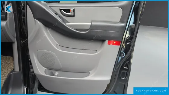 HYUNDAI STAREX VAN 5-SEATER