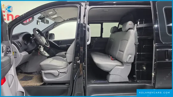 HYUNDAI STAREX VAN 5-SEATER