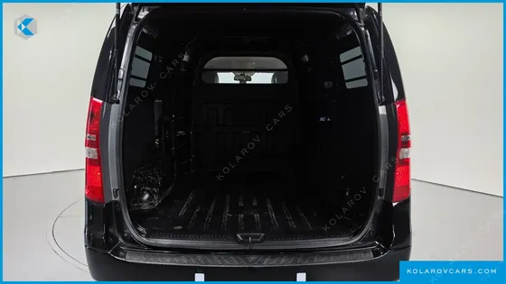HYUNDAI STAREX VAN 5-SEATER