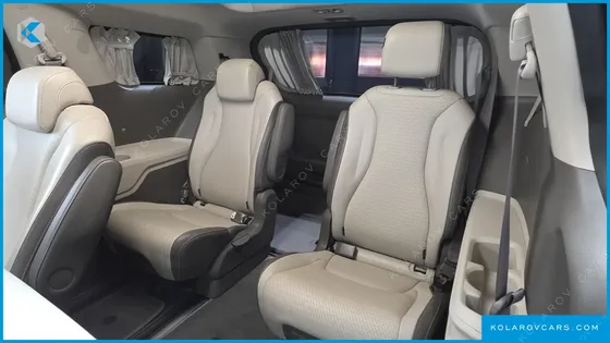 KIA CARNIVAL GASOLINE 9-SEATER HI-LIMOUSINE