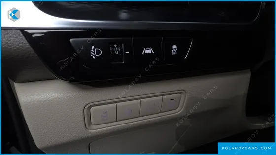 KIA CARNIVAL GASOLINE 9-SEATER HI-LIMOUSINE