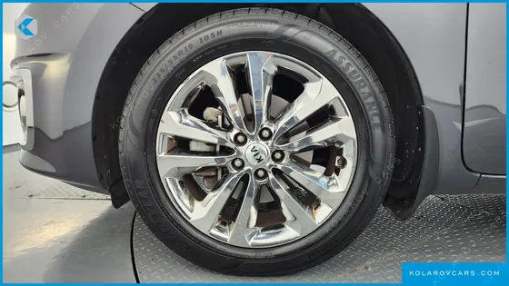 KIA CARNIVAL 9-SEATER PRESTIGE