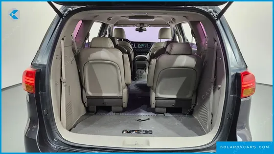 KIA CARNIVAL 9-SEATER PRESTIGE