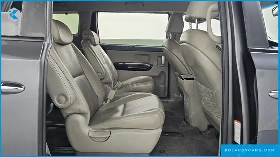 KIA CARNIVAL 9-SEATER PRESTIGE