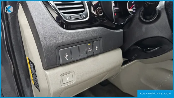 KIA CARNIVAL 9-SEATER PRESTIGE