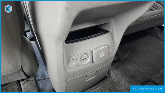 KIA CARNIVAL 9-SEATER PRESTIGE