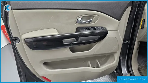 KIA CARNIVAL 9-SEATER PRESTIGE