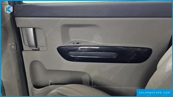 KIA CARNIVAL 9-SEATER PRESTIGE