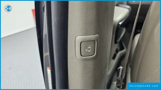 KIA CARNIVAL 9-SEATER PRESTIGE