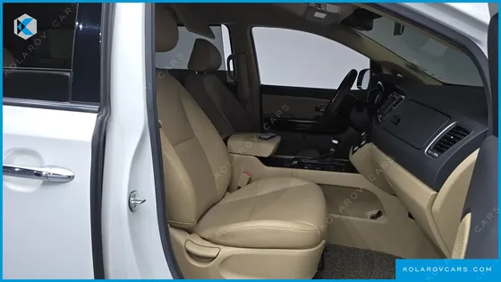 KIA CARNIVAL 9-SEATER PRESTIGE