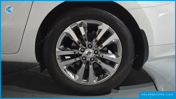KIA CARNIVAL 9-SEATER PRESTIGE