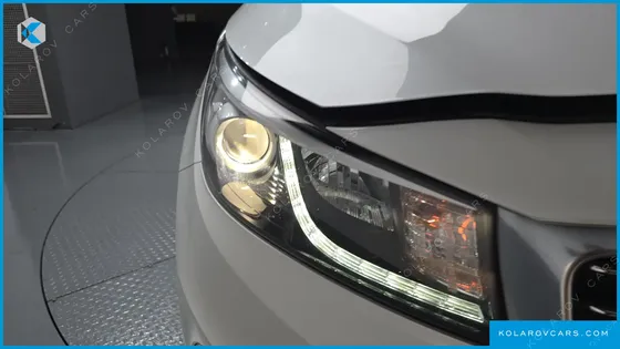 KIA CARNIVAL 9-SEATER PRESTIGE
