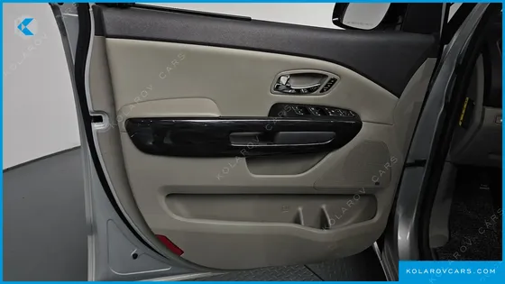 KIA CARNIVAL 9-SEATER NOBLESSE SPECIAL