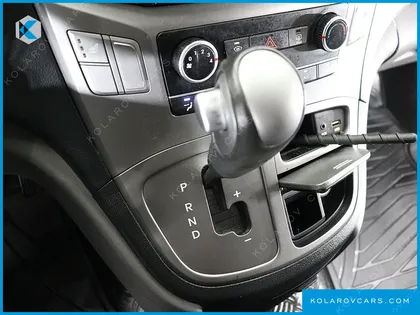 HYUNDAI STAREX VAN 3-SEATER