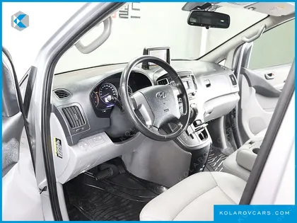 HYUNDAI STAREX VAN 3-SEATER
