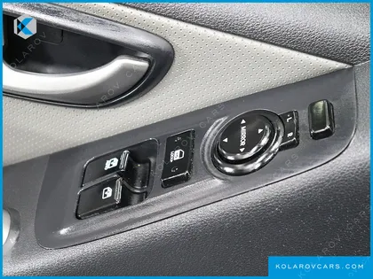 HYUNDAI STAREX VAN 3-SEATER