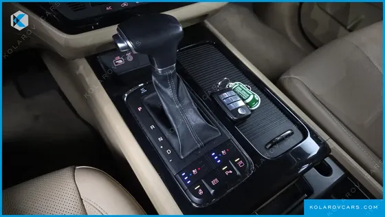 KIA CARNIVAL 7-SEATER LIMOUSINE
