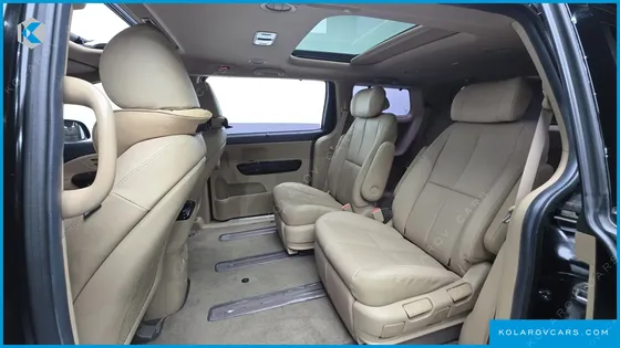 KIA CARNIVAL 7-SEATER LIMOUSINE