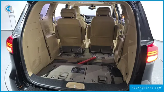 KIA CARNIVAL 7-SEATER LIMOUSINE