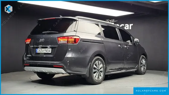 KIA CARNIVAL 9-SEATER LUXURY