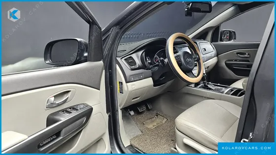 KIA CARNIVAL 9-SEATER LUXURY