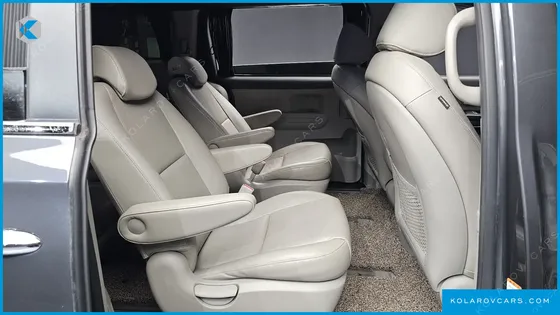 KIA CARNIVAL 9-SEATER LUXURY