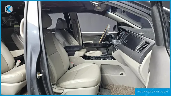 KIA CARNIVAL 9-SEATER LUXURY