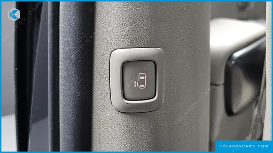 KIA CARNIVAL 9-SEATER LUXURY