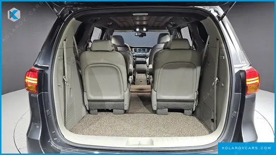 KIA CARNIVAL 9-SEATER LUXURY
