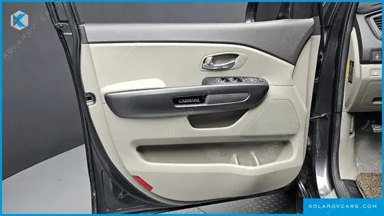 KIA CARNIVAL 9-SEATER LUXURY