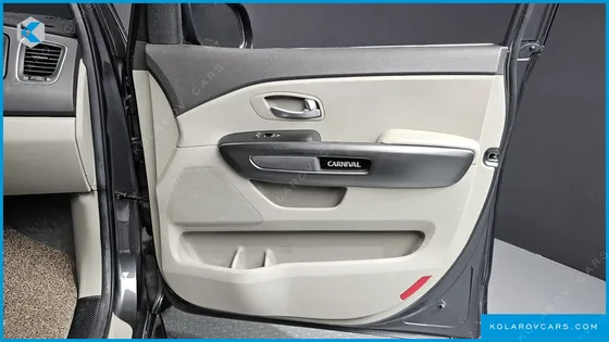 KIA CARNIVAL 9-SEATER LUXURY