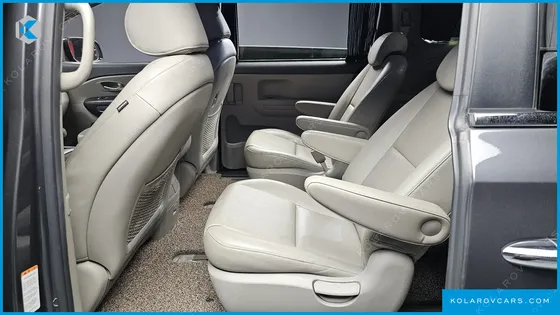 KIA CARNIVAL 9-SEATER LUXURY