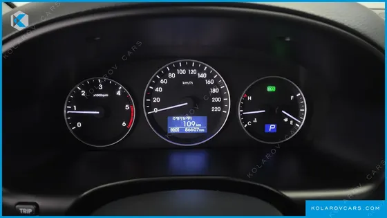 HYUNDAI STAREX VAN 3-SEATER