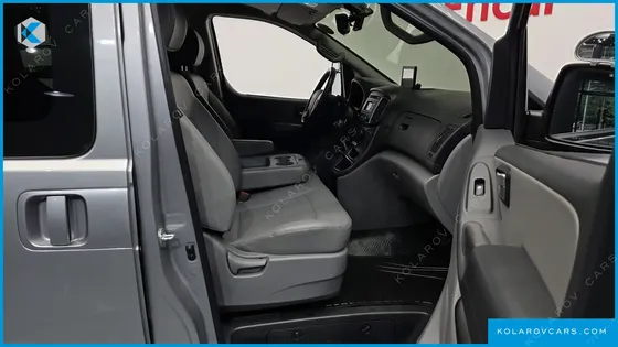 HYUNDAI STAREX VAN 3-SEATER