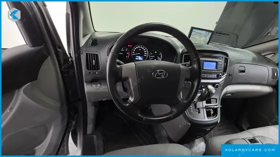 HYUNDAI STAREX VAN 3-SEATER