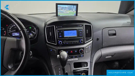 HYUNDAI STAREX VAN 3-SEATER